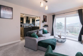The Exquisite Matlock Gem - Stunning Balcony Views - Parking
